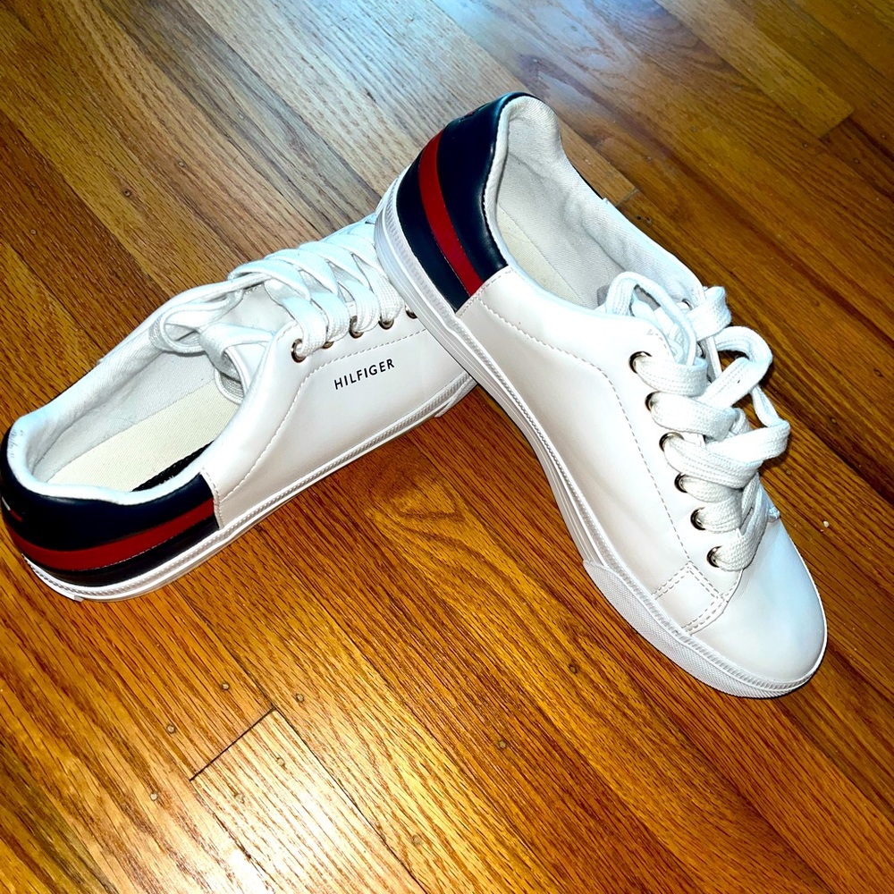 TOMMY HILFIGER LADDIN LACE UP SNEAKERS SIZE 7.5 PREPPY CLASSIC STYLISH